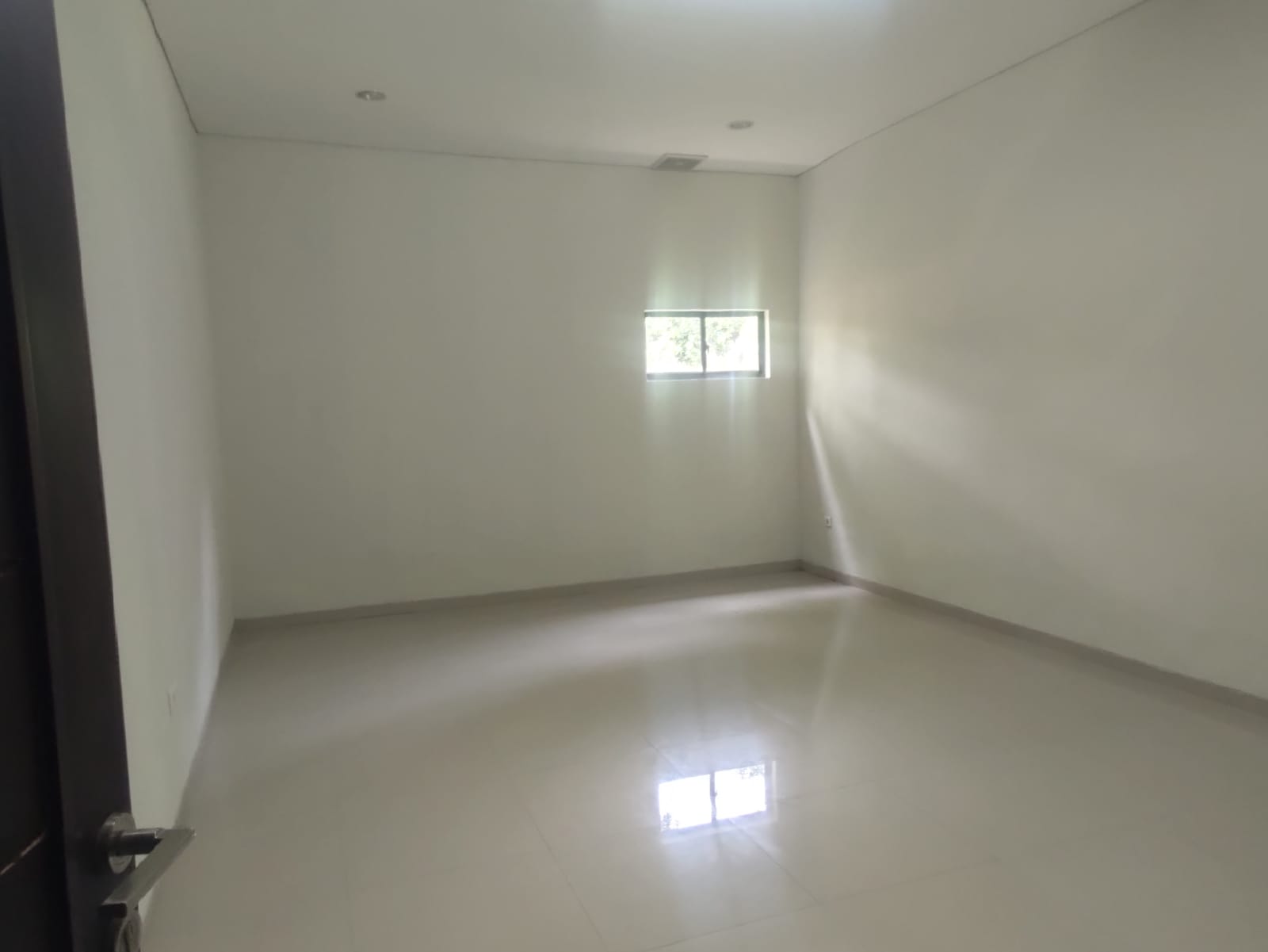 Disewakan Rumah di Taman Napoli Lippo Cikarang